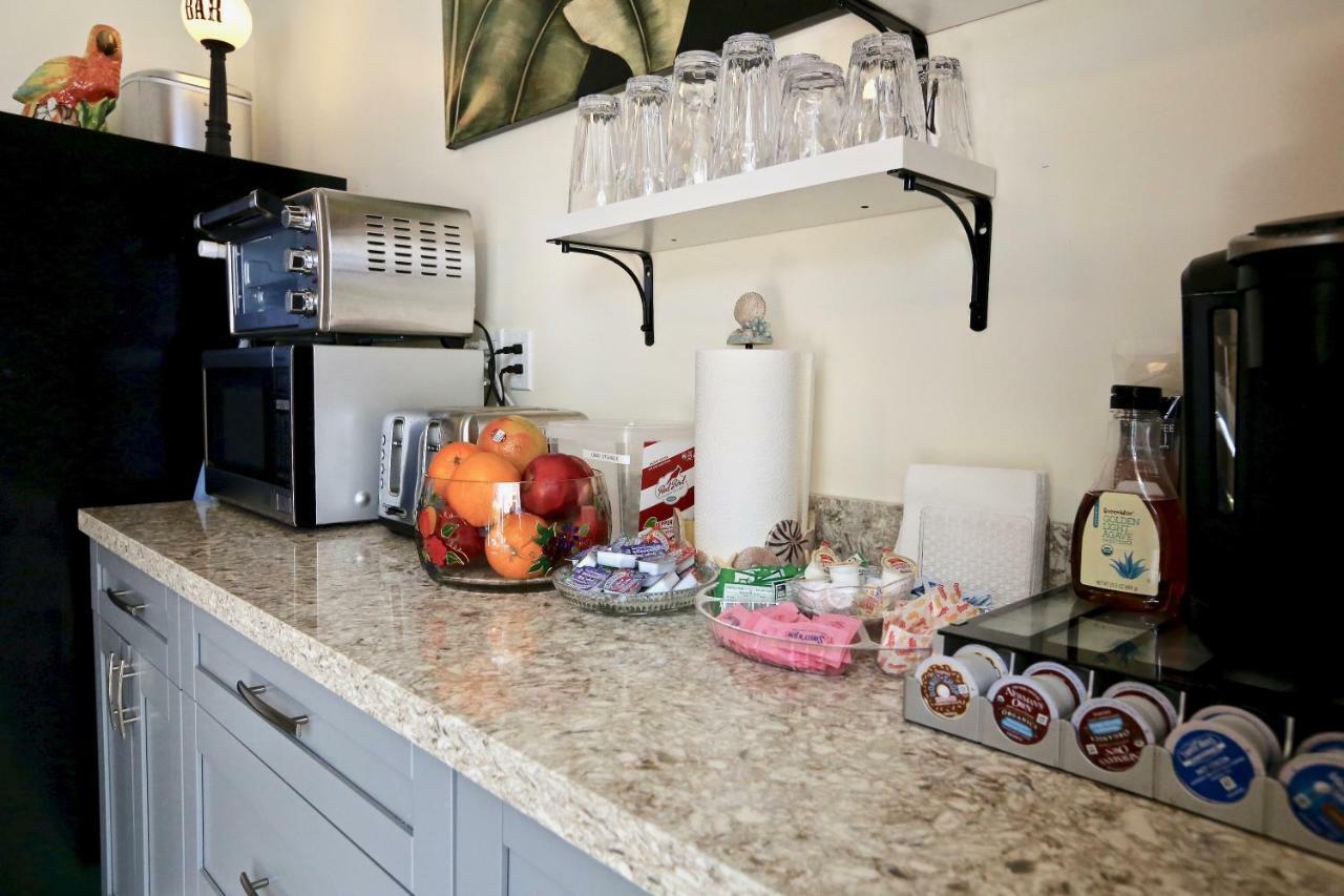 Wilton Manors Fantasy Island Inn, Caters To Men المظهر الخارجي الصورة